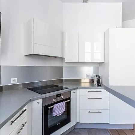 Guestready - A Bright Minimalism In The Centre