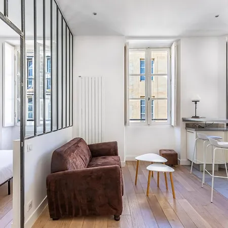 Guestready - A Bright Minimalism In The Centre *