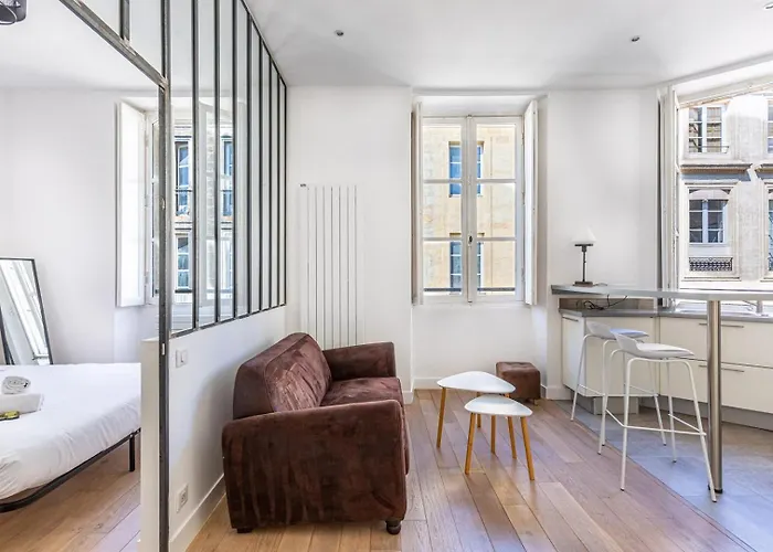 Guestready - A Bright Minimalism In The Centre *