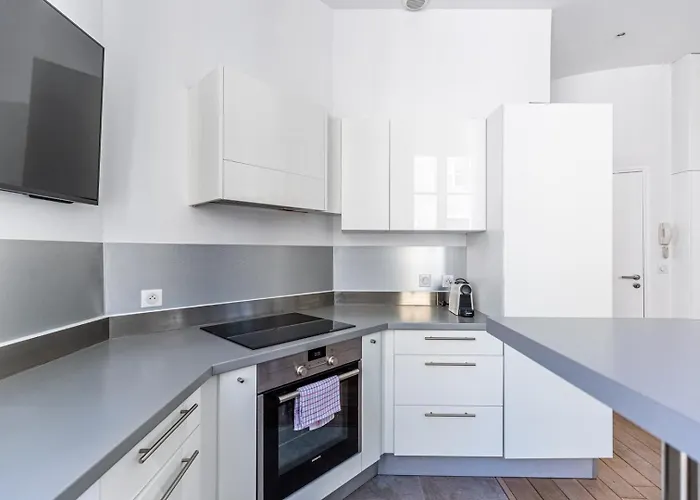 Guestready - A Bright Minimalism In The Centre